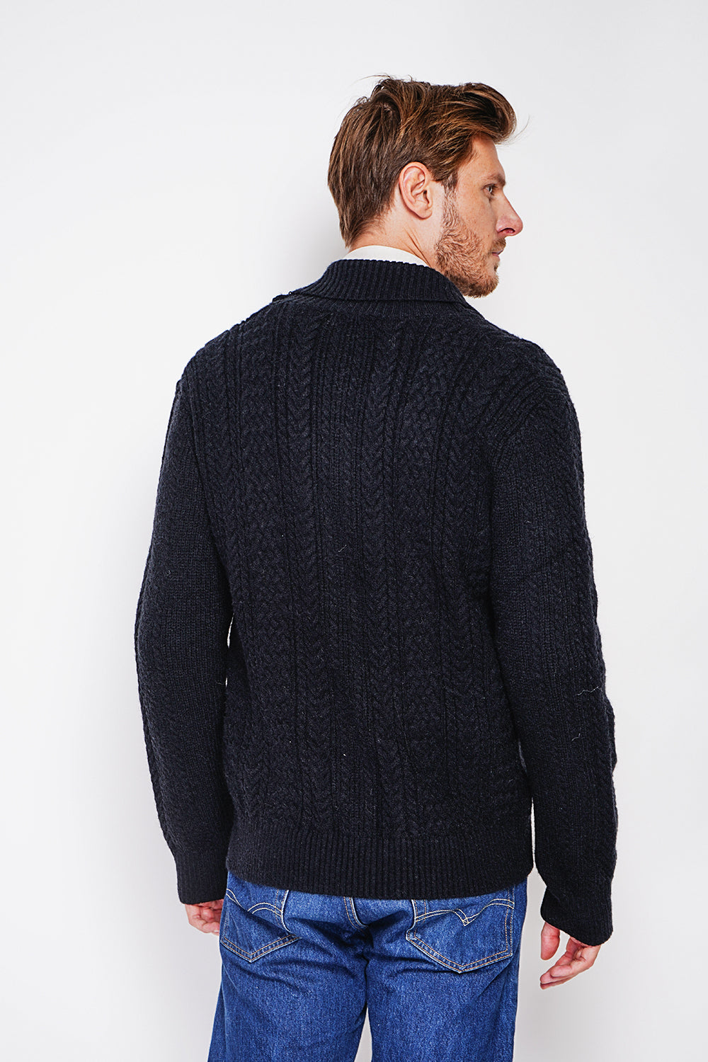 Cardigan a maniche lunghe con collo sciallato e bottoni intrecciati Nero