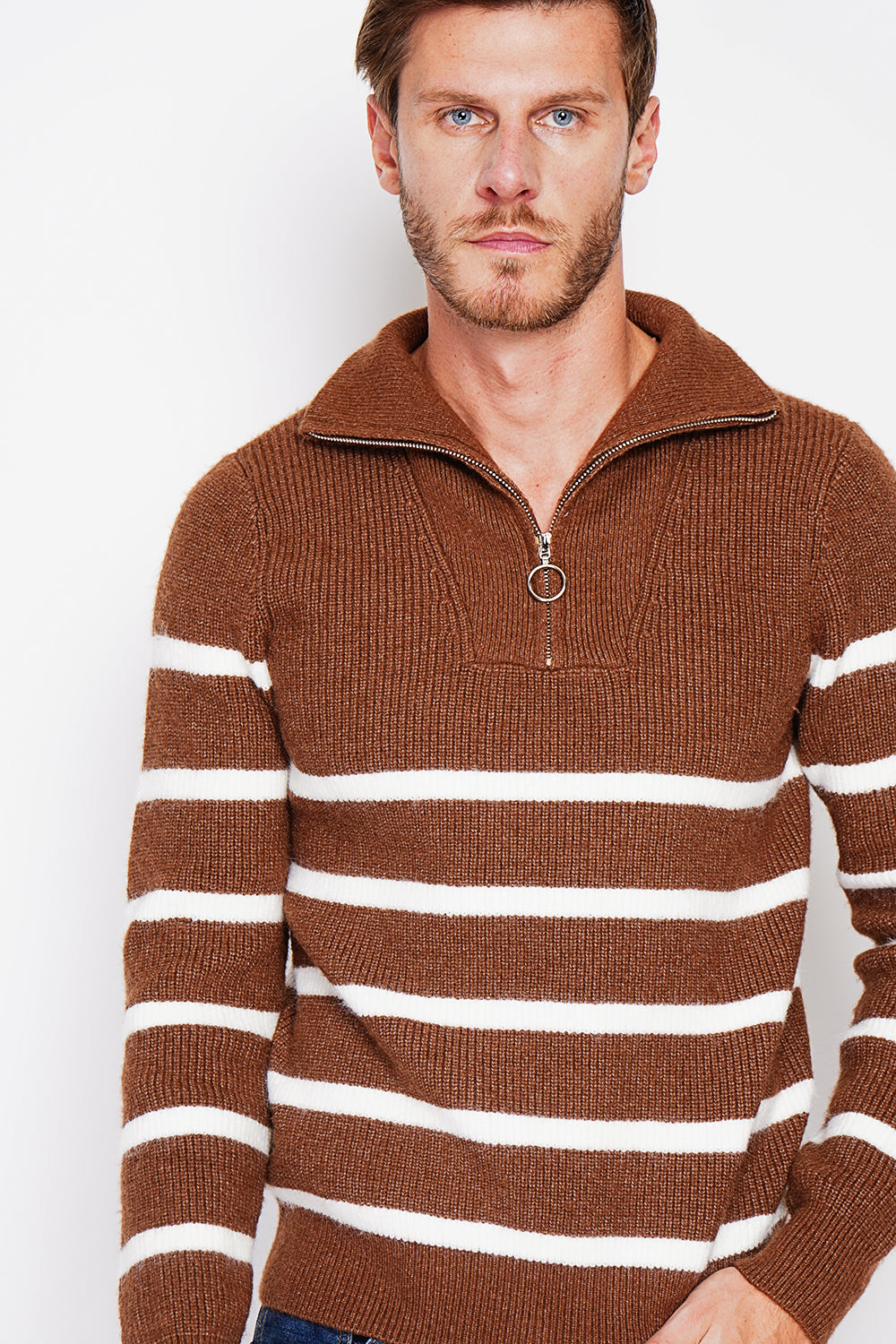 Maglione a righe con scollo rotondo con cerniera e maniche in maglia fantasia Marrone