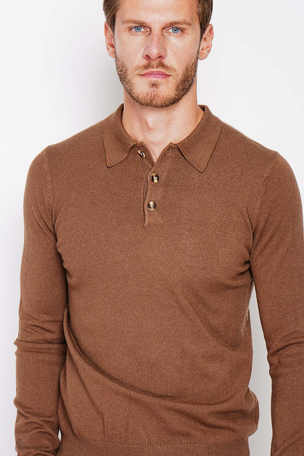 Maglione a collo alto in maglia a 3 strati con bottoni e maniche lunghe Marrone