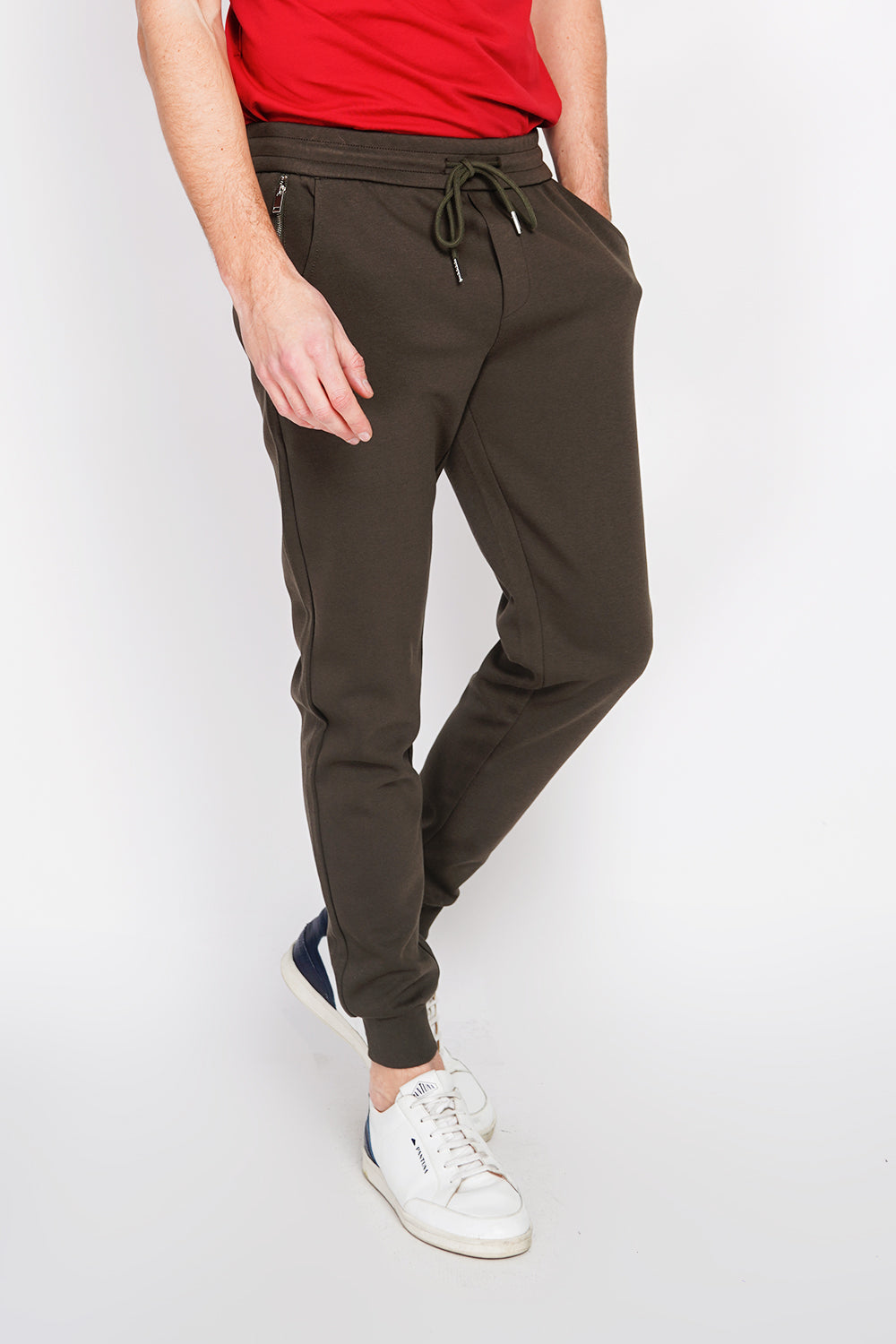 Pantaloni da jogging slim fit con coulisse e tasca piatta con cerniera  Cachi