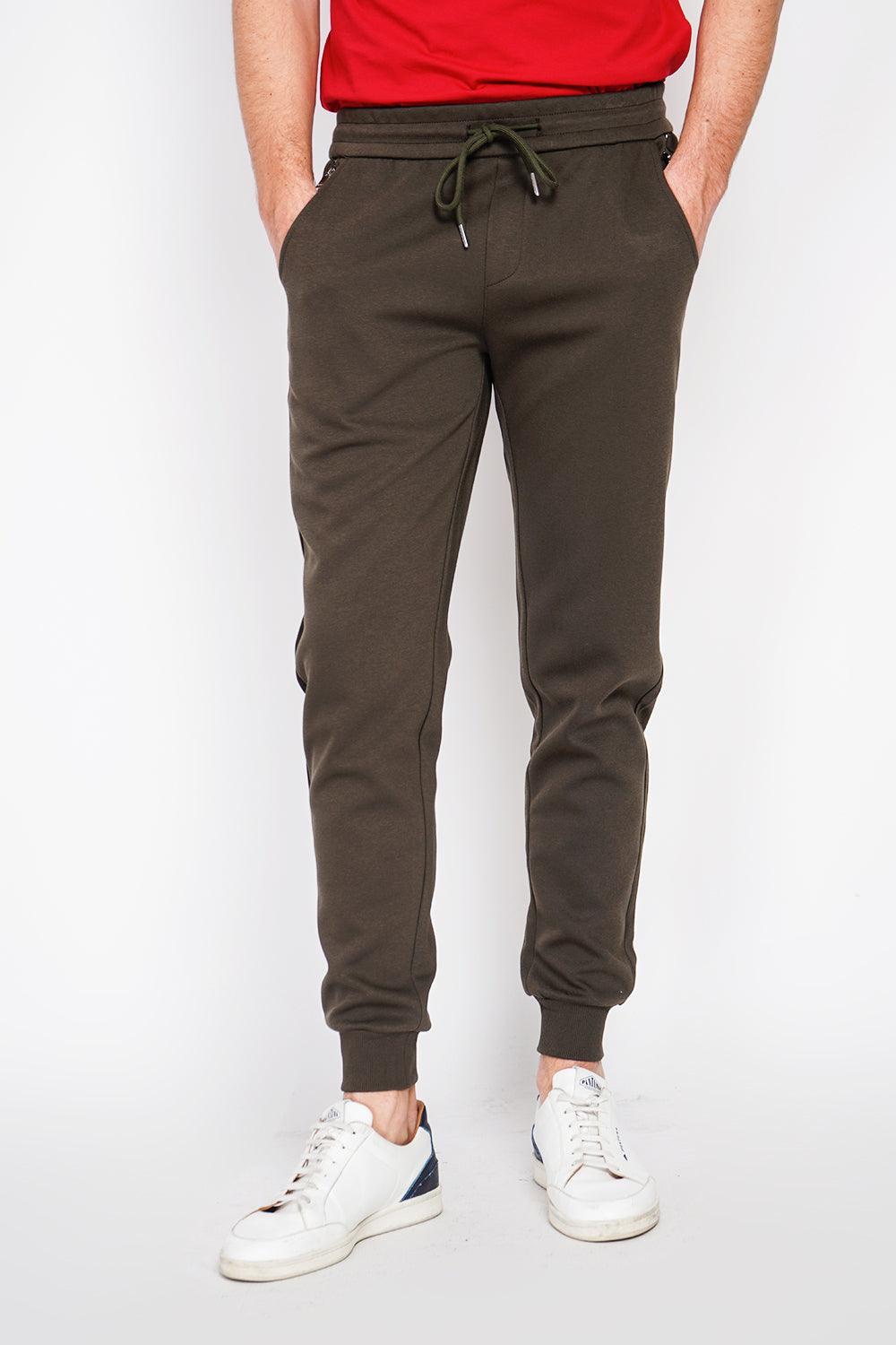 Pantaloni da jogging slim fit con coulisse e tasca piatta con cerniera  Cachi