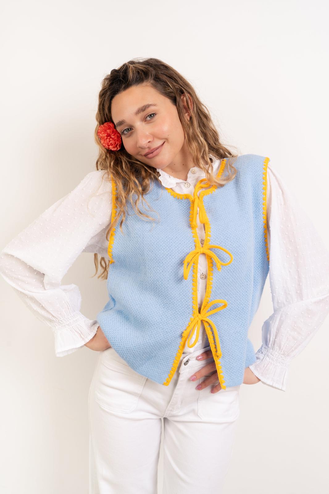 Gilet in maglia azzurro e giallo