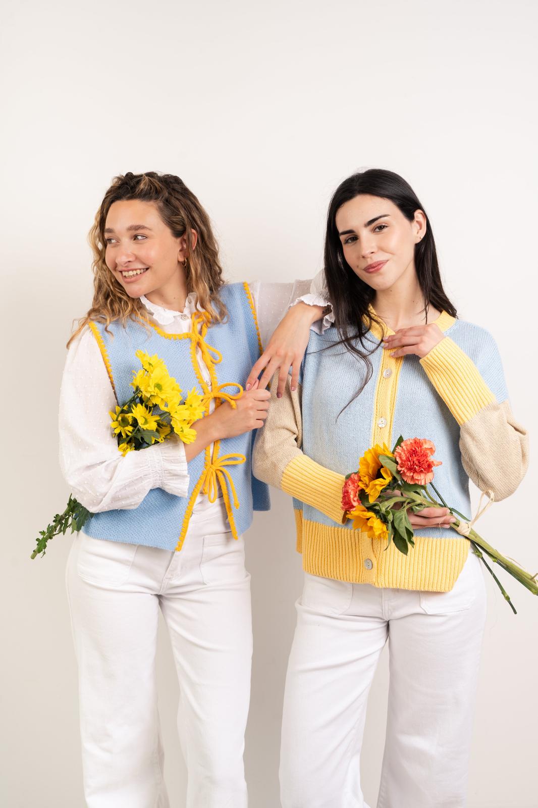 Gilet in maglia azzurro e giallo