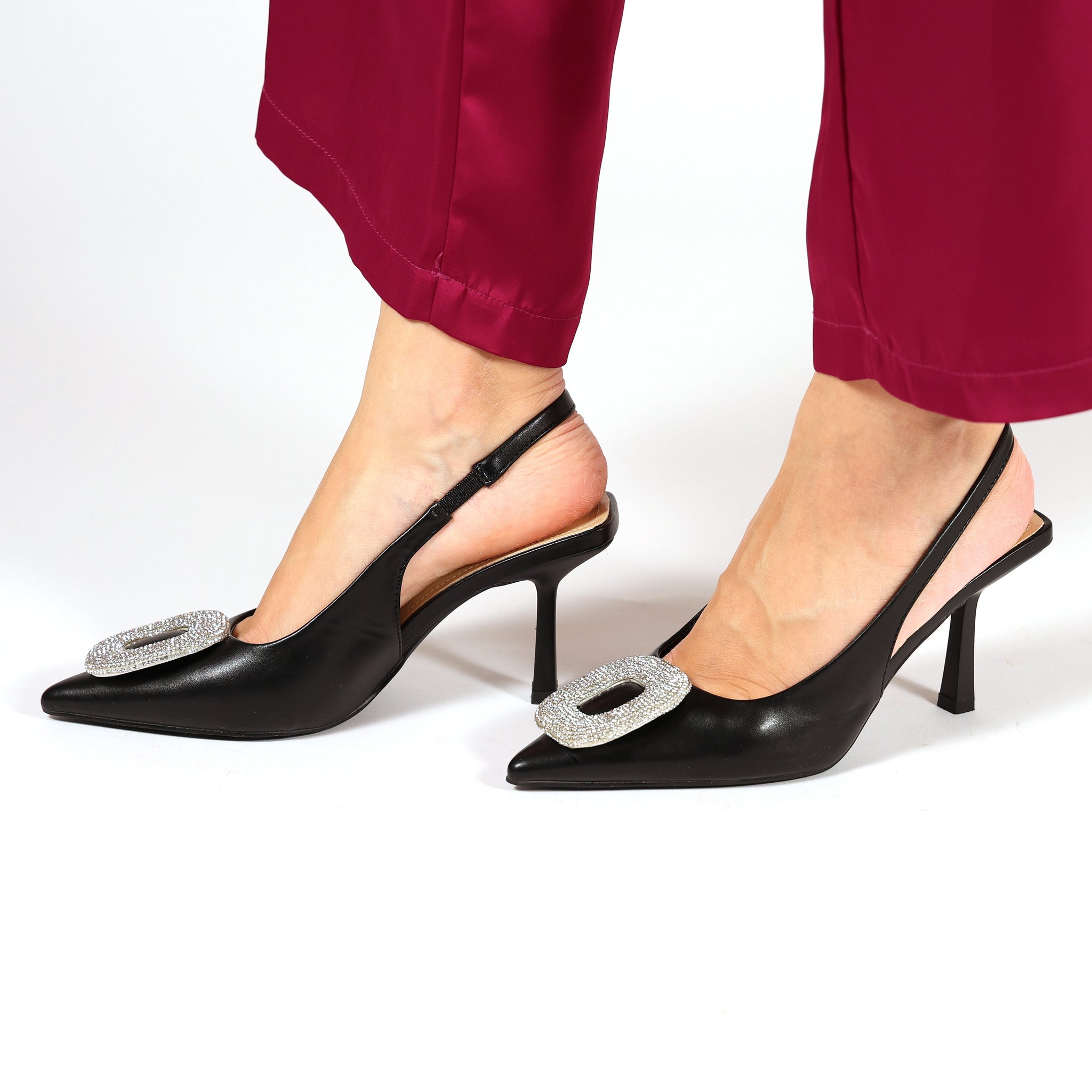 Dècolletè slingback in simil pelle con dettaglio strass sulla punta Nero