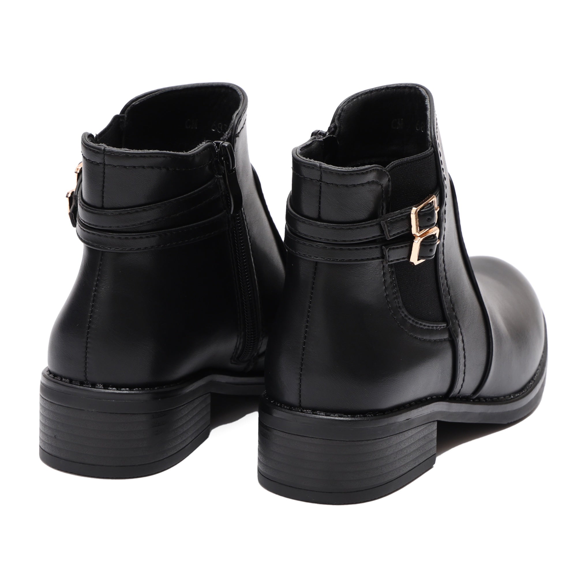 Stivaletti in simil pelle con fibbia dorata e elastico laterale Nero