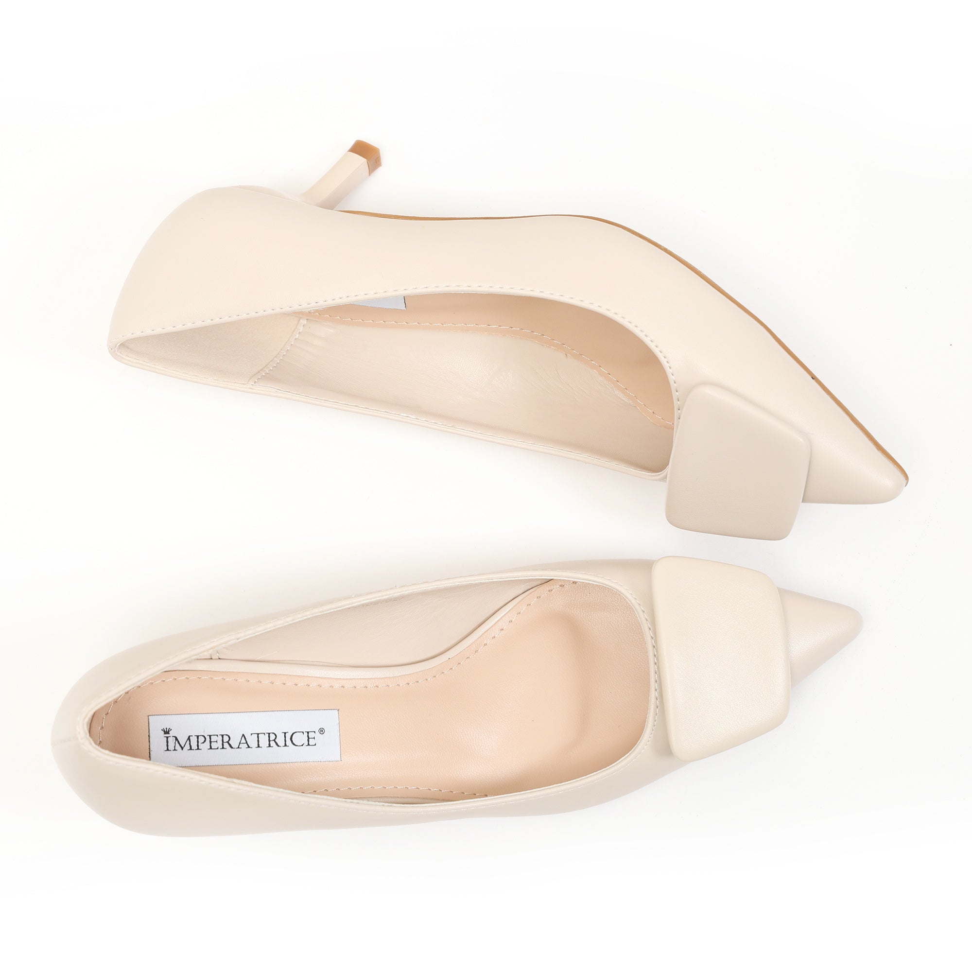 Dècolletè pumps in simil pelle con tacco basso e dettaglio sulla punta Beige