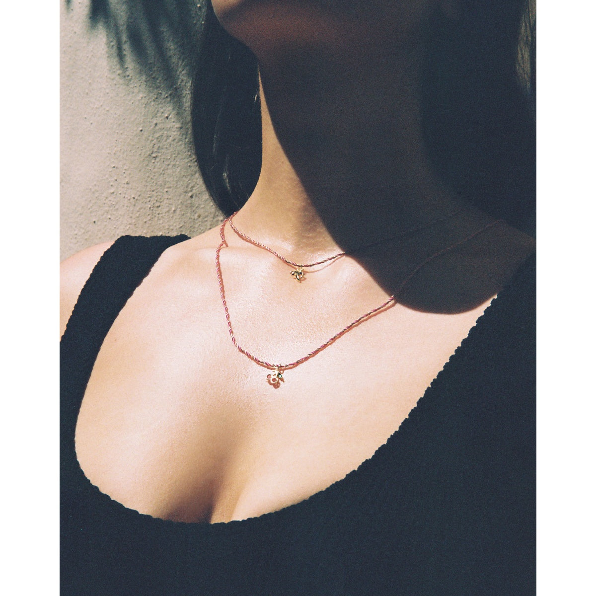GOLD PLATED CHARM NECKLACE FUCHSIA