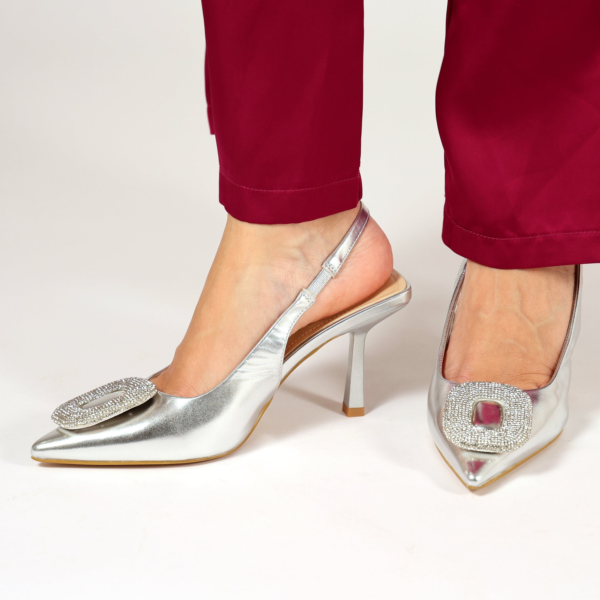 Dècolletè slingback in simil pelle con dettaglio strass sulla punta Argentato