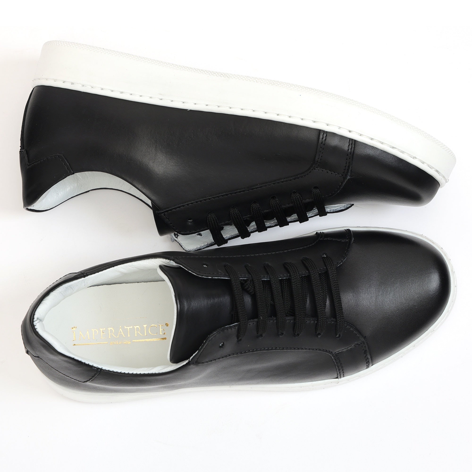 Sneakers stringate in pelle di vitello Nero