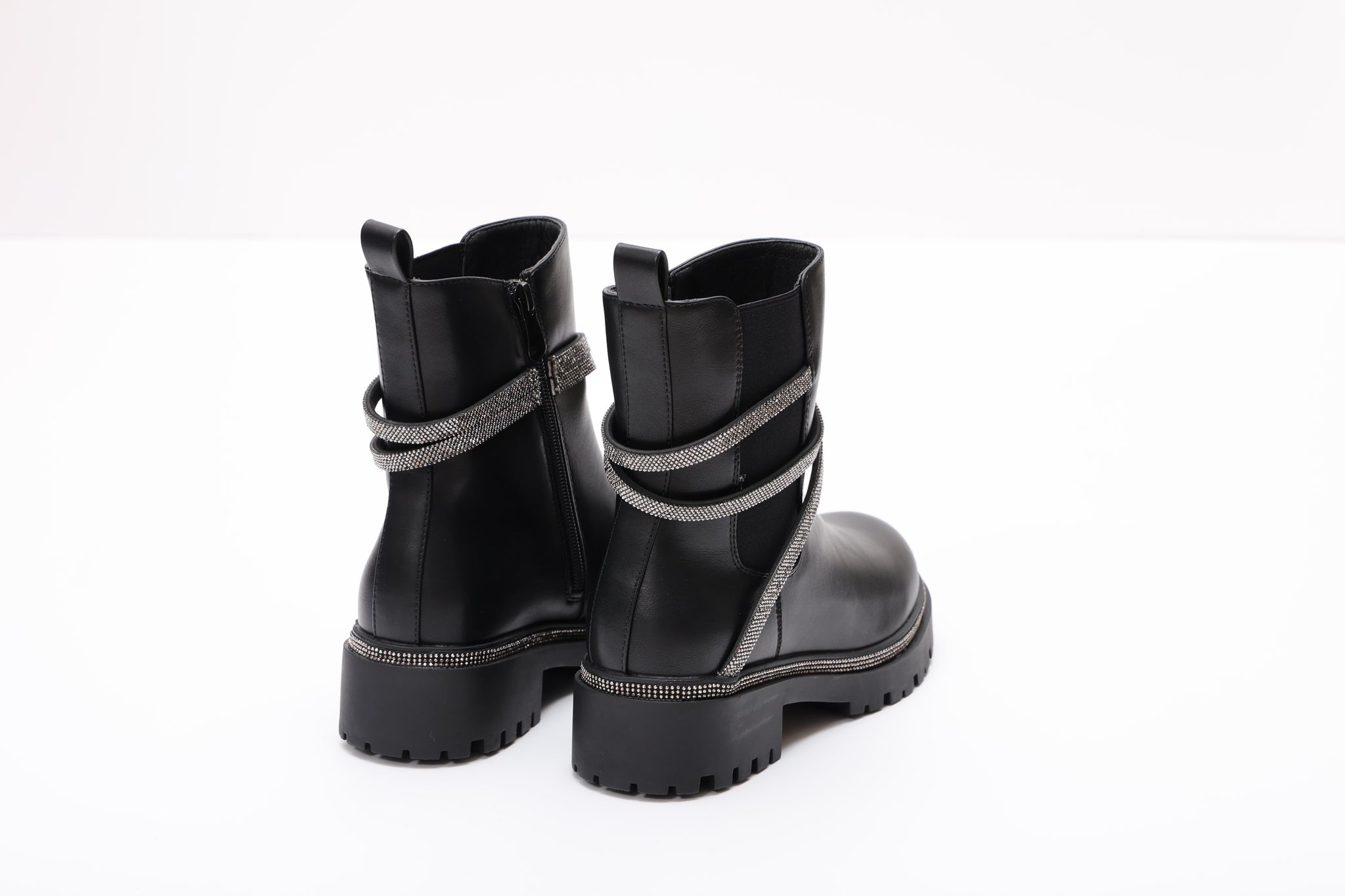 Stivaletti in simil pelle con applicazioni argentate Nero