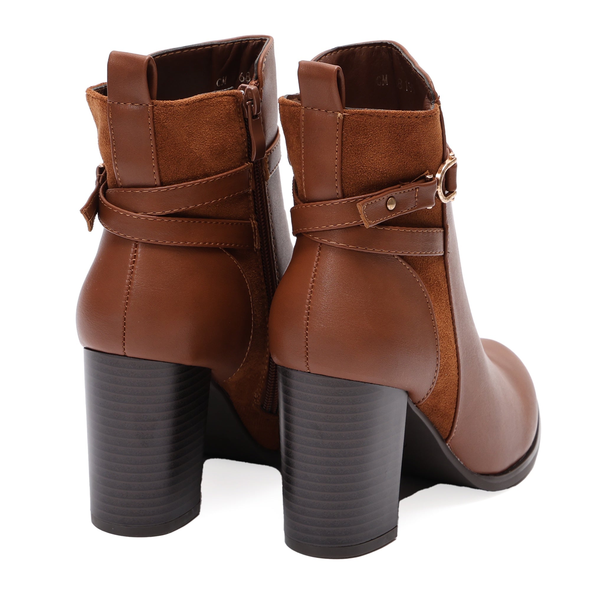 Stivaletti in simil pelle con tacco e fibbia dorata Cammello