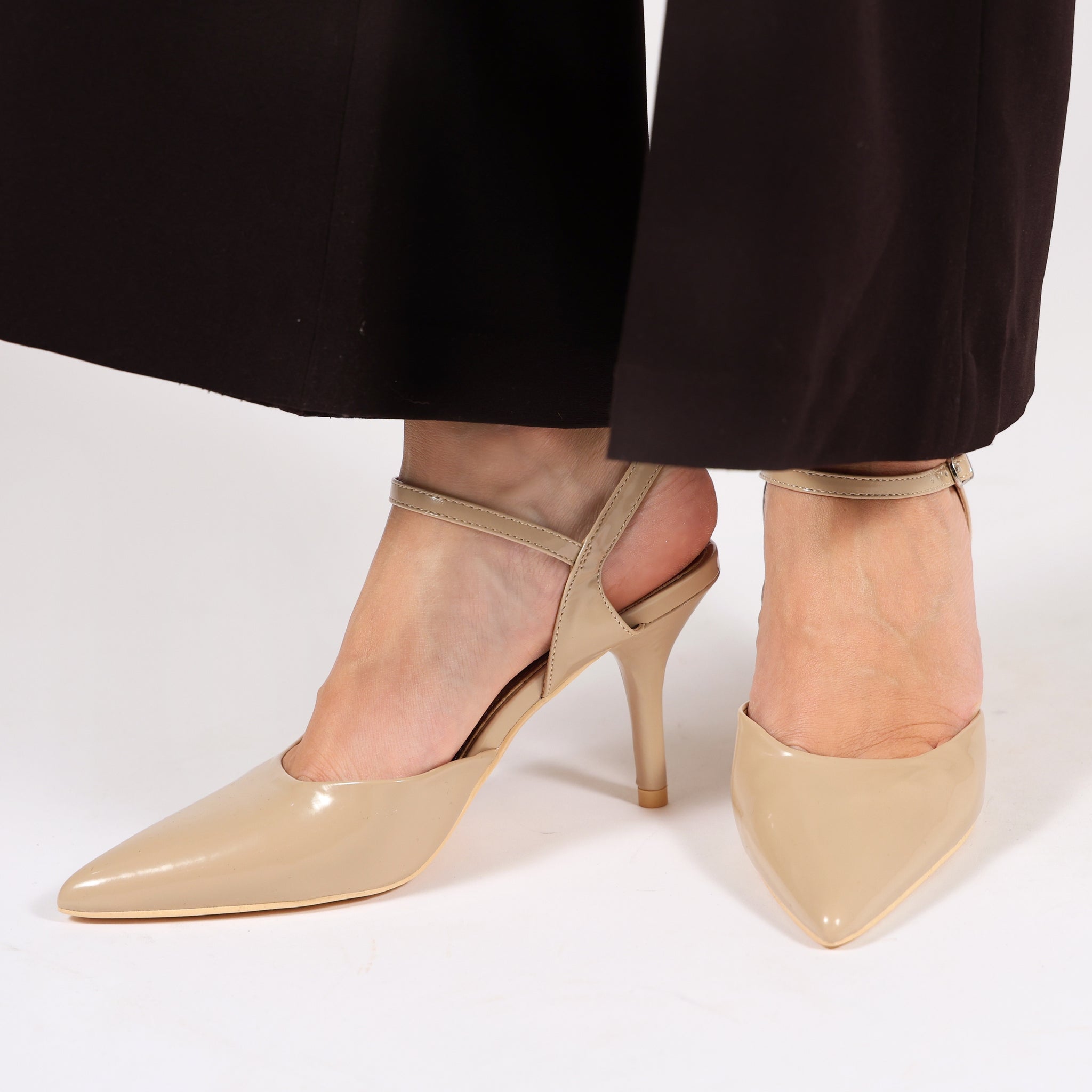 Sandali in simil pelle verniciata con tacco Beige