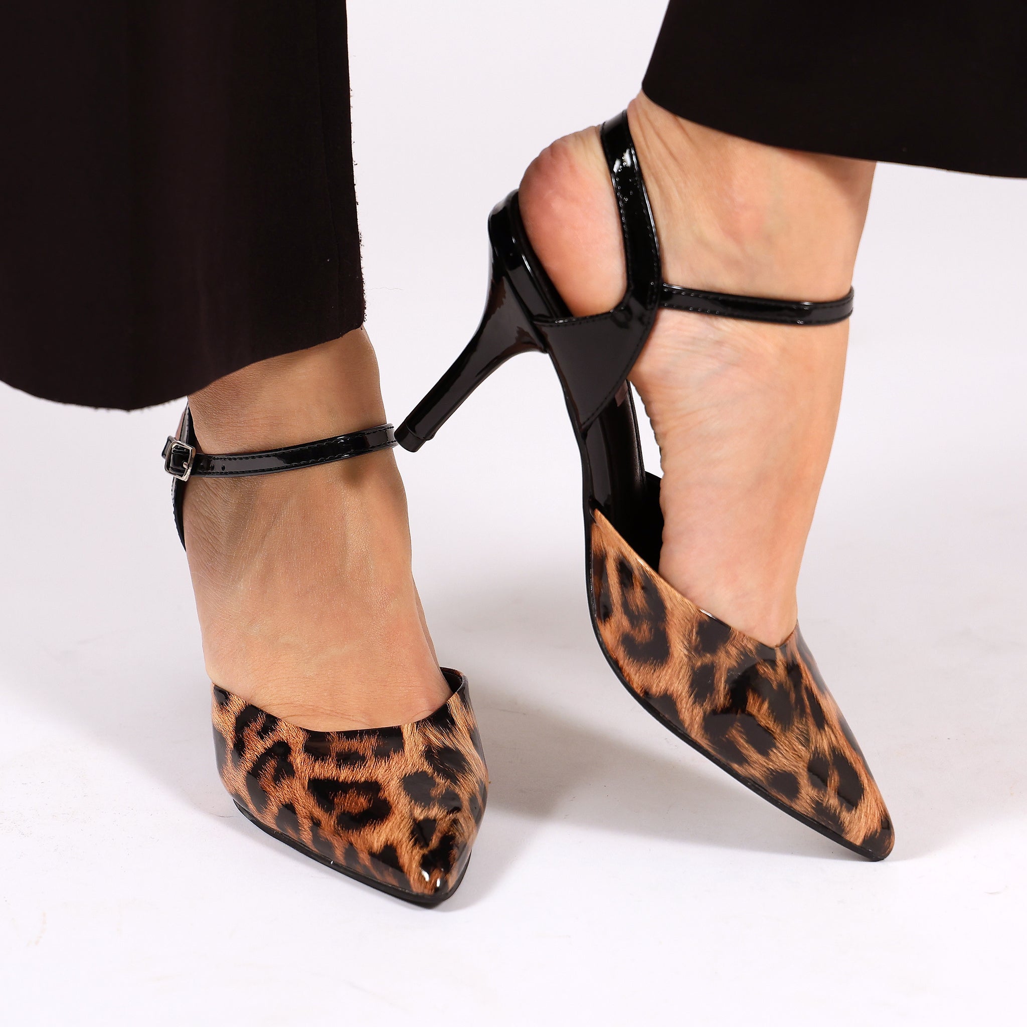 Sandali in simil pelle verniciata con tacco Leopardato