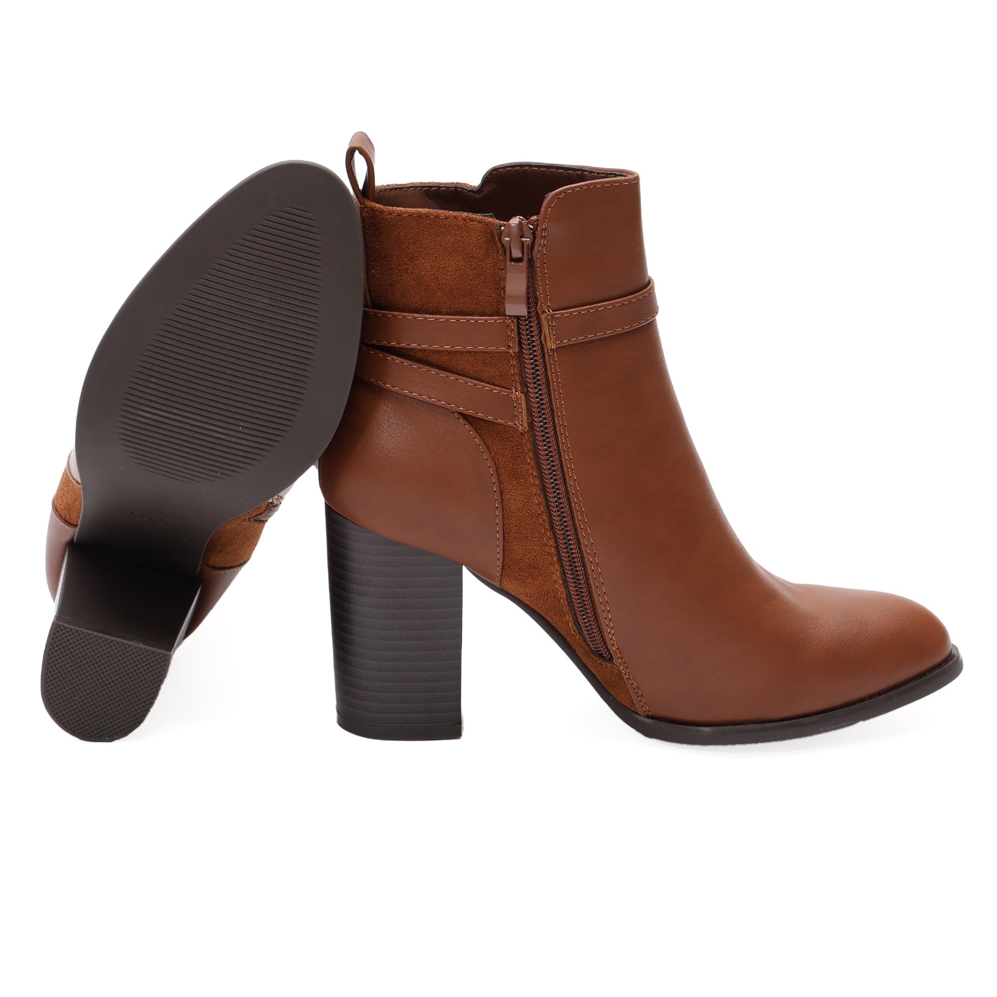 Stivaletti in simil pelle con tacco e fibbia dorata Cammello